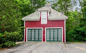 Amato Carriage House, Upper Level